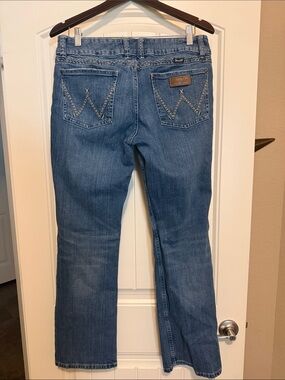 Wrangler Women's Boot Cut Jeans in Medium Blue Wash